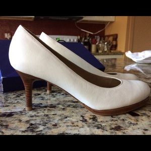Stuart Weitzman Leather Pumps Size 6 NEW in box